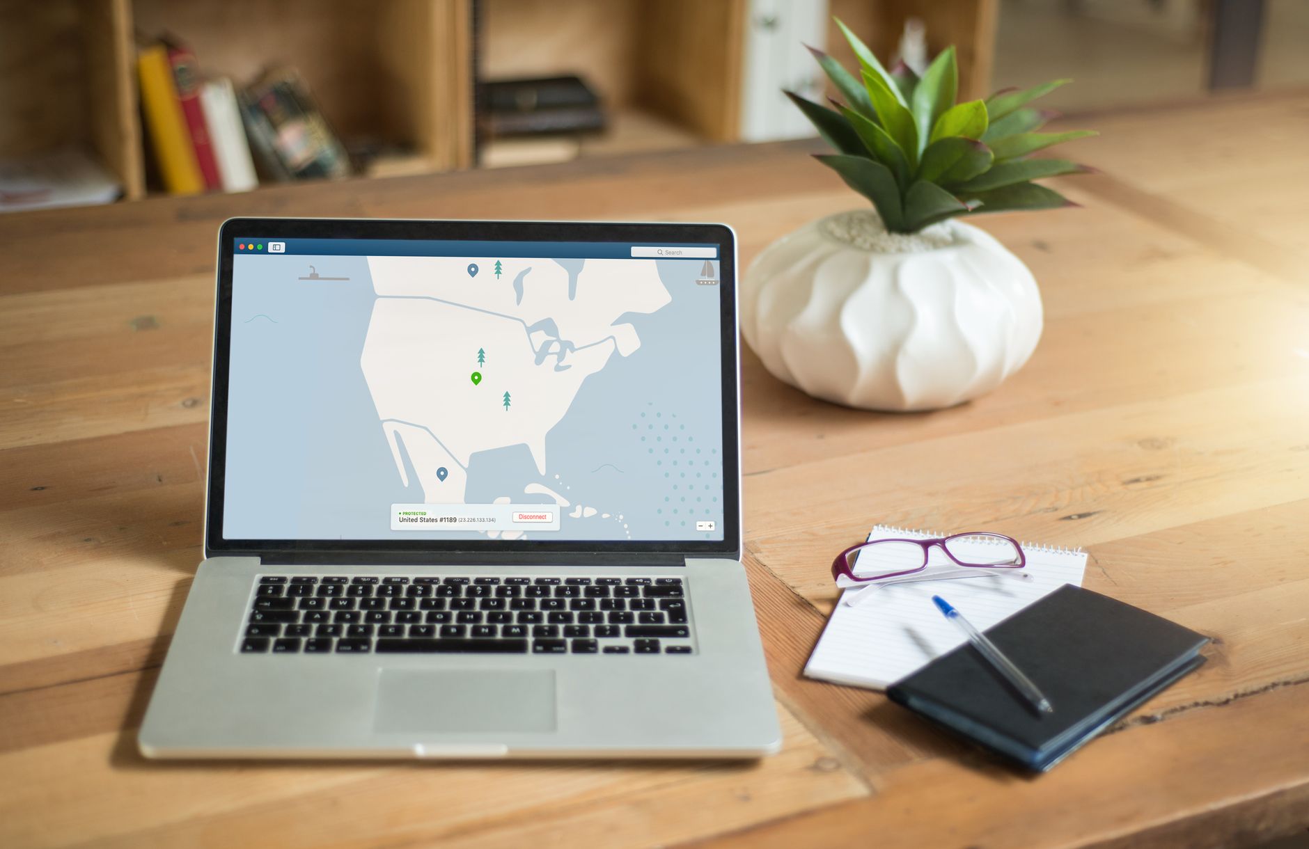 Ordinateur portable affichant une carte de protection des données avec la mention Protected